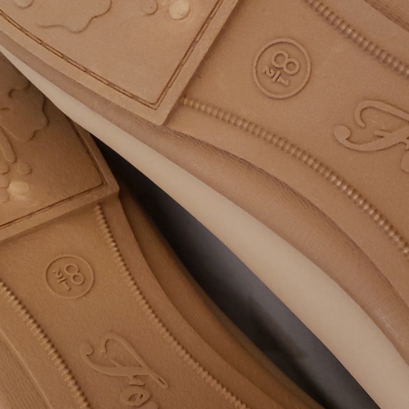 New Nude Flats 8.5 - Picture 4 of 5